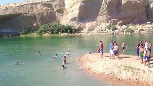 Un misterioso lago con agua que cambia de color apareció en el desierto de Túnez