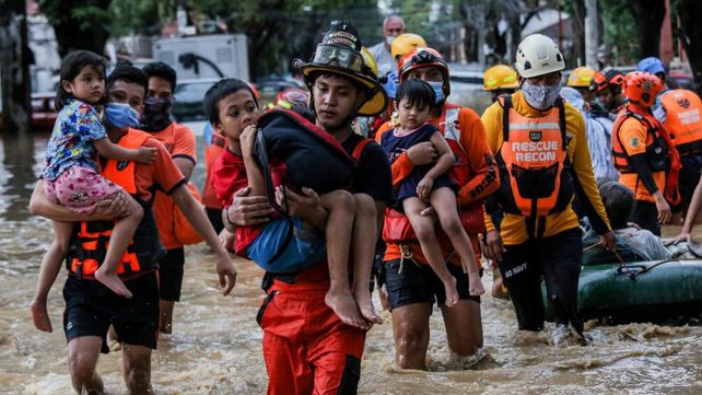 La tormenta tropical Megi azotó Filipinas provocando alud