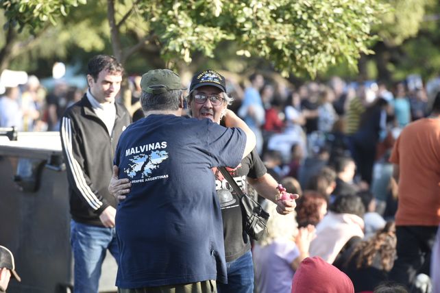 Vigilia para recordar a los héroes de Malvinas: arrancó la jornada de música y memoria