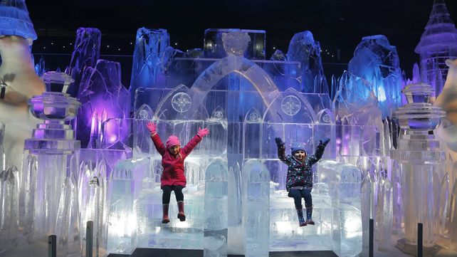 El reino mágico de hielo expone sus esculturas en Londres