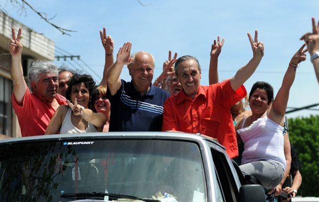 Con una multitudinaria caravana el FpV llev su mensaje a los