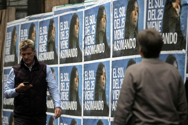 En cartel. La foto de Cristina tapizó ayer calles de la Capital Federal.