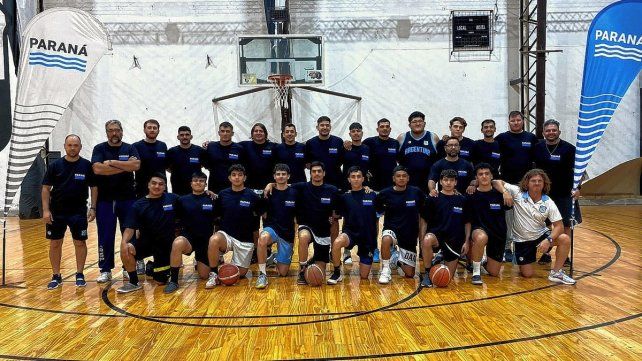El equipo de básquet llamado los Topos estuvieron entrenando en Paraná.