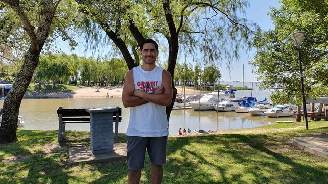 Descanso. El jugador de gran trayectoria llegó a la capital entrerriana para pasar las fiestas en familia y aprovechó para darse un vuelta por el río.&nbsp;
