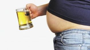Esperanza para fanáticos de la espuma: lanzan una cerveza que, aseguran, no engorda