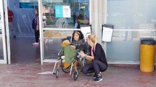 Desde la madrugada una joven con discapacidad motriz quedó sola y sin ayuda en la Terminal de ómnibus de Santa Fe. Recibió asistencia&nbsp;