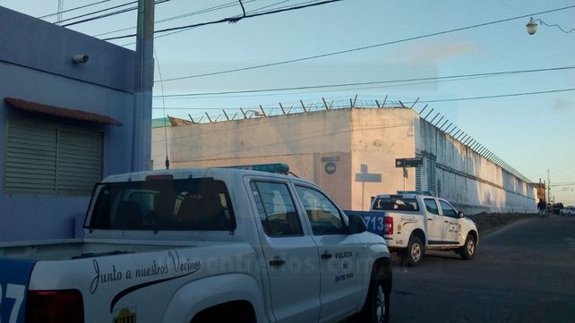 Tres internos fallecidos y dos heridos de gravedad en un incendio en el Penal de Victoria