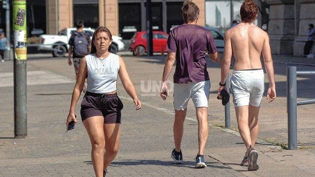 Martes caluroso en la ciudad de Santa Fe
