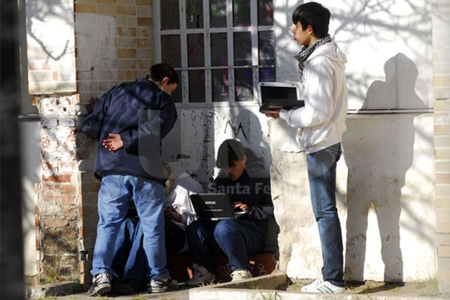 Netbooks del gobierno: en la red enseñan a desbloquearlas