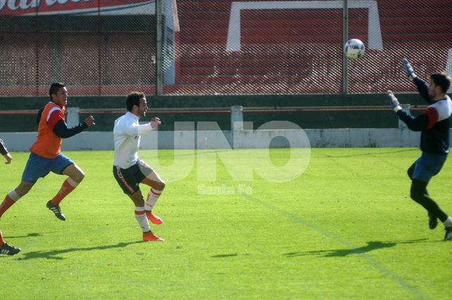 En la imagen se observa la definición de Lucas Gamba en lo que fue la apertura del marcador