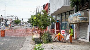 &nbsp;Se trabajó en avenida Almafuerte para detener el proceso de erosión de un socavón ubicado a la altura del 1.300 donde, días atrás, se accidentó una familia.
