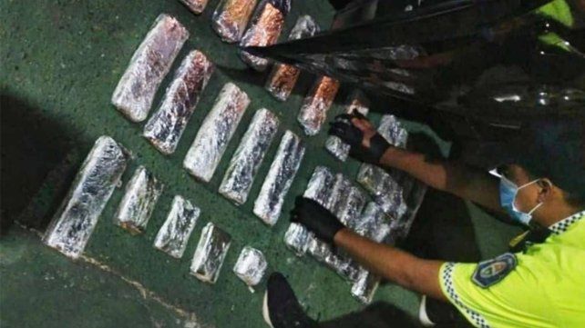 La Justicia condenó a una pareja detenida con 95 kilos de marihuana en la Ruta 14. Le impuso más de cuatro años de cárcel a un hombre y condicional a una mujer.
