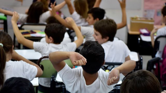 Los estudiantes de escuelas primarias tienen la opción de asistir a una hora más de clases.