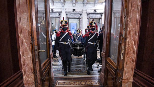 La intimidad del velatorio de Carlos Menem en imágenes