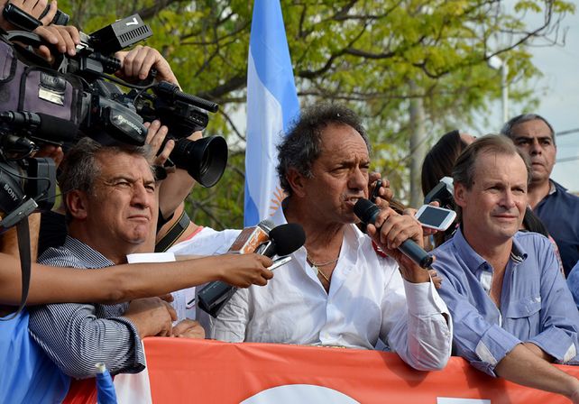 Scioli visitó Paraná e instó a no volver a entregar la patria
