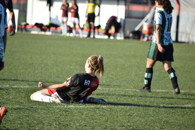 Como para no gritarlo. Vives marcó dos en la goleada de Newells sobre San Miguel.