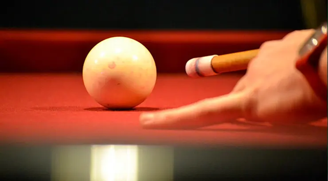 ¿Por qué los golpes a varias bandas son tan importantes en pool?