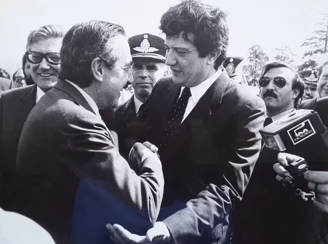 Vernet junto a Raúl Alfonsín