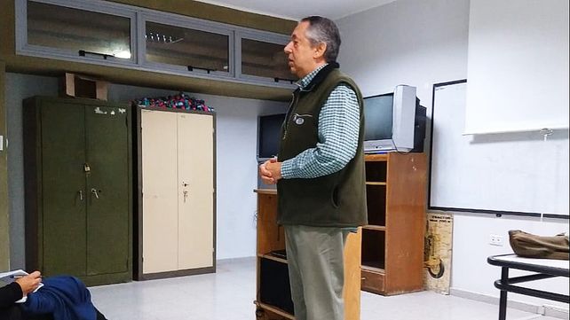 El profesor Luis Lafferriere habló sobre las crisis recurrentes de un modelo que hace ricos cada vez más ricos (muy pocos) y más pobres.