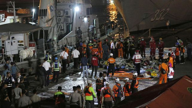 Un avión con 189 pasajeros se estrelló en el mar de Indonesia