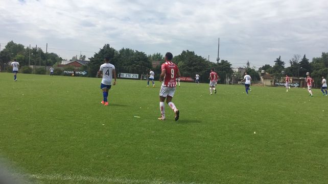 Unión atendió a domicilio a Vélez y sigue imparable en Reserva