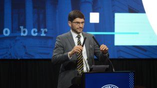 El gobernador Maximiliano Pullaro disertó previamente al presidente Javier Milei en el marco del 140º aniversario de la Bolsa de Comercio.