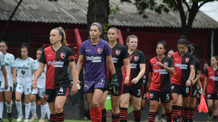 Newells sale al terreno de juego donde el sábado le ganó 3 a 0 a Sarmiento en semifinales.