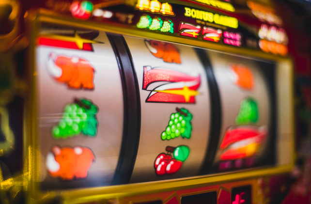 Cómo elegir una tragaperras para jugar con dinero real