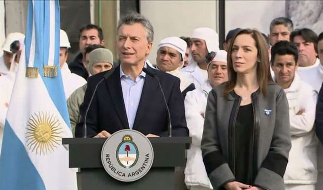 Mauricio Macri anunció el veto a la denominada ley antidespidos hoy en Cresta Roja junto a la gobernadora María Eugenia Vidal.