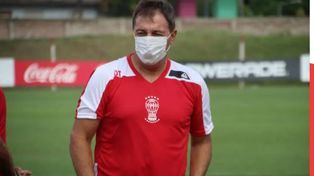 El ex DT de Newells, Frank Kudelka, deberá permanecer en aislamiento por 10 días.