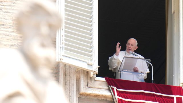 Reaccionó bien: el Papa Francisco fue operado con éxito de un problema en el colon