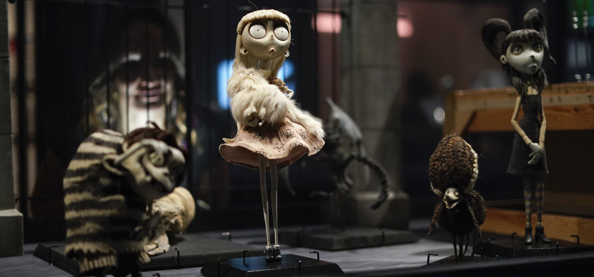 El Museo de Diseño de Londres exhibe objetos y creaciones en la exposición El mundo de Tim Burton, el lunes 21 de octubre de 2024. La importante exposición muestra por primera vez los archivos personales de Tim Burton, con 600 artículos de sus casi cincuenta años de carrera. (Foto AP/Alberto Pezzali) El Museo de Diseño de Londres exhibe objetos y creaciones en la exposición El mundo de Tim Burton, el lunes 21 de octubre de 2024. La importante exposición muestra por primera vez los archivos personales de Tim Burton, con 600 artículos de sus casi cincuenta años de carrera. (Foto AP/Alberto Pezzali)