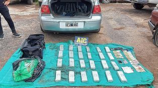 La marihuana secuestrada en el ingreso a barrio General López en Santa Fe