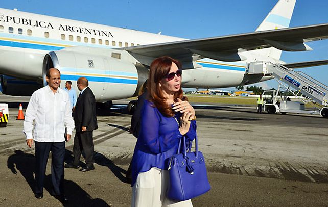 Arribo. La mandataria al arribar ayer el aeropuerto José Martí.