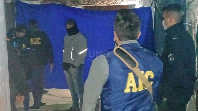 Detuvieron por responsabilidad criminal al dueño de la casa en barrio Santa Rosa de Lima donde ocurrió el asesinato