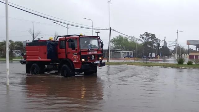 Tras el temporal, mejora la situación en rutas mientras monitorean el Carcarañá y arroyos