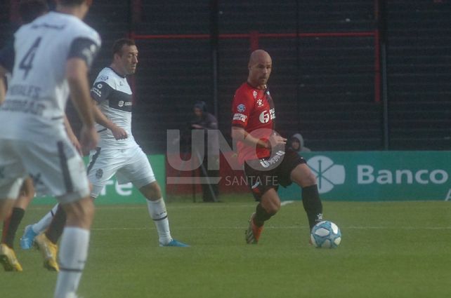 Colón con el cuerpo en la Superliga y la cabeza en la Copa