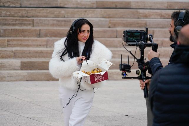 Nicki Nicole dijo presente en el Monumento a la Bandera y cantó para una multitud de fanáticos