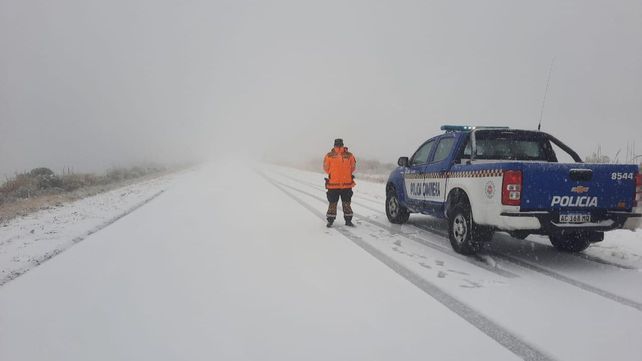 Continúa cerrado el Camino de las Altas Cumbres por el hielo y nieve