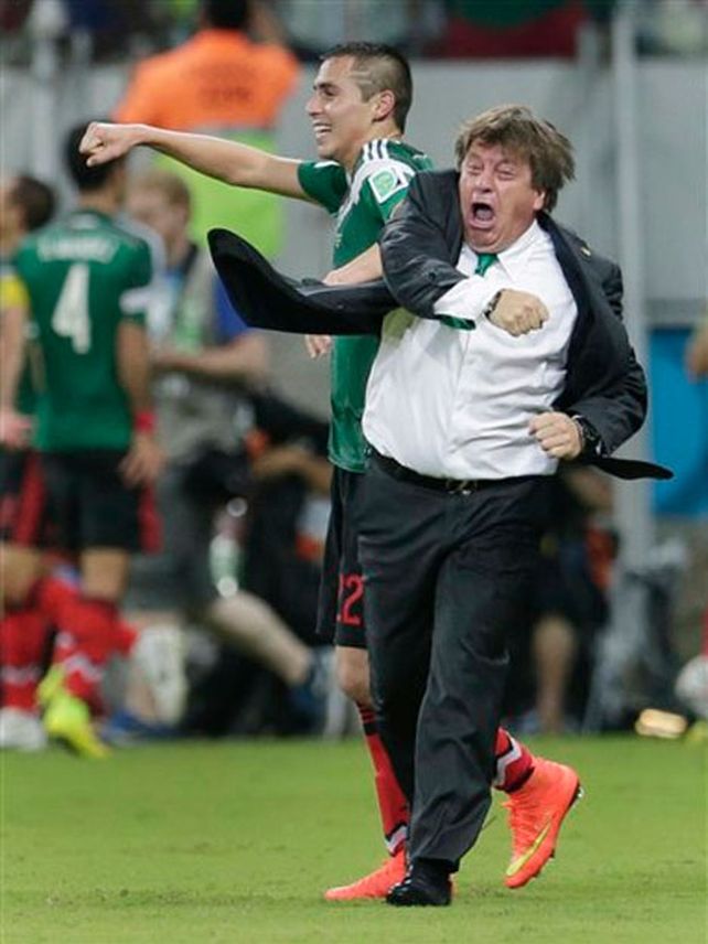 Las elocuentes caras del DT de México en el festejo del segundo gol