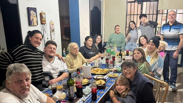 Wanda Nara junto a la familia paterna de sus hijas en Rosario.
