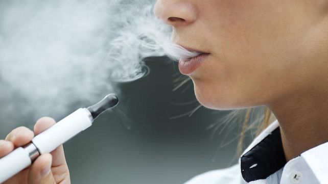 Estados Unidos frena la promoción del vapeo en Facebook y Twitter
