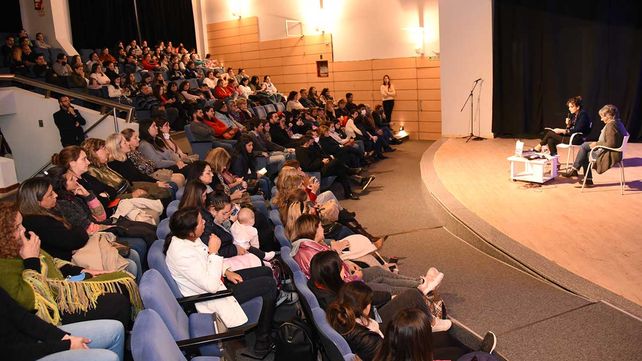 Muy buena recepción tuvo la presentación del libro sobre filosofía para las infancias.