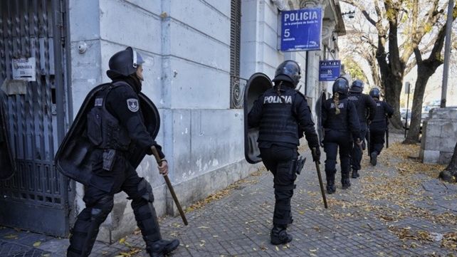 Descubrieron que se fugaron 11 presos de una comisaría en Rosario cuando uno de ellos volvió