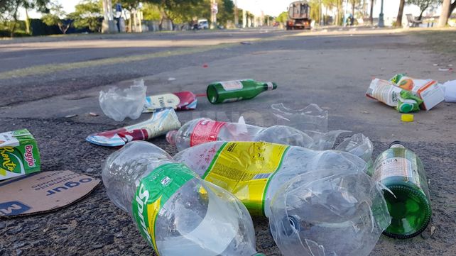 La basura que quedó en la Costanera Este de Santa Fe