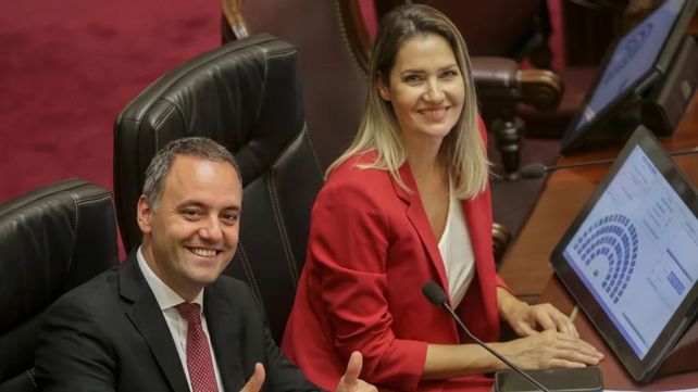 La senadora santafesina Losada intentó defender a Adorni y un chimentero la dejó sin palabras