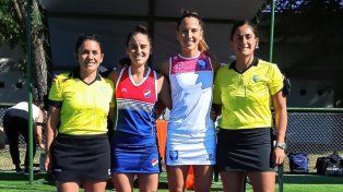 Rocío Caldiz y la Leona Sofía Toccalino en el partido entre Santa Fe y Buenos Aires.