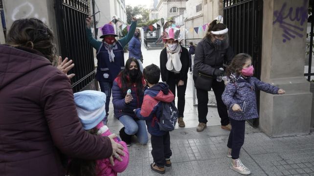Bajo estrictos protocolos para evitar contagios, los más chicos volvieron a la escuela