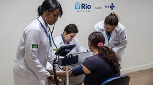 En distintas ciudades de Brasil se dispusieron centros específicos de atención a pacientes con síntomas compatibles&nbsp;