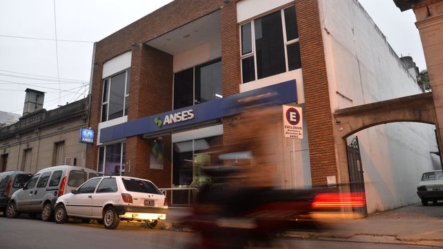 Ya pueden consultar si cobran los 10.000 pesos de Anses